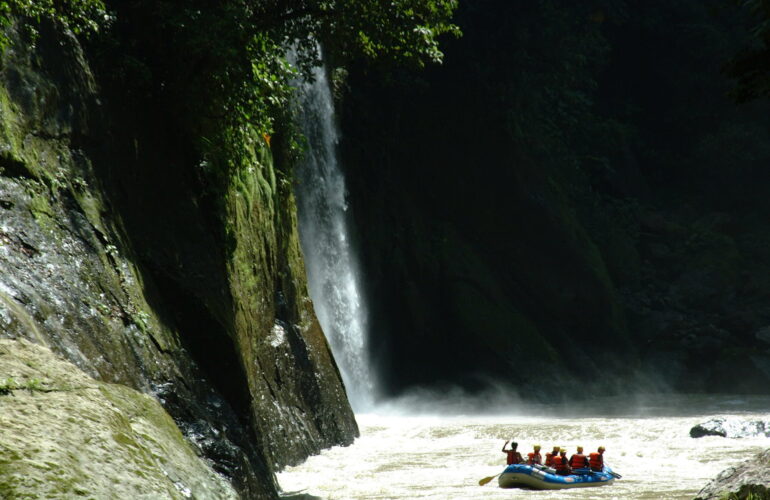 White-water-rafting-on-Sarapiqui-River